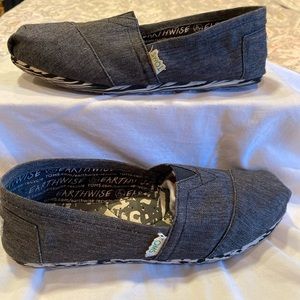 Toms gray/black size 7.5
